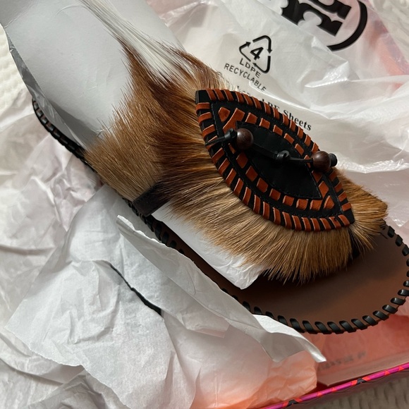 🤍New Tory Burch Phoenix Open Toe Natural Fur Sandals🤍 - Picture 5 of 9